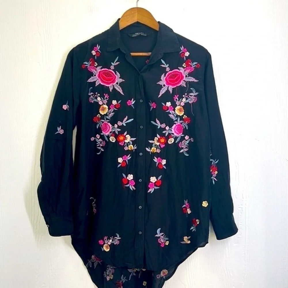 Zara - Premium Denim Collection Black Embroidered Floral Button Down Size S